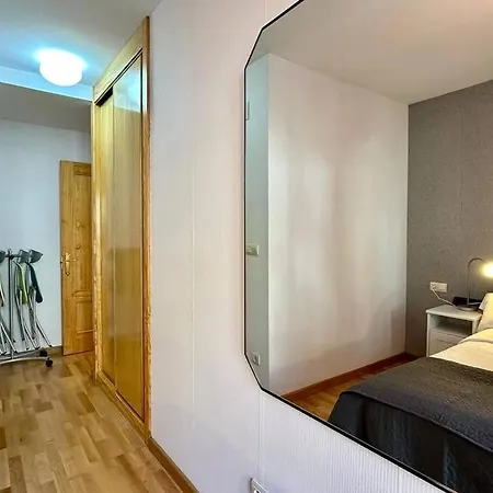 Sextas. Comodidad, Garaje & Wifi Apartment